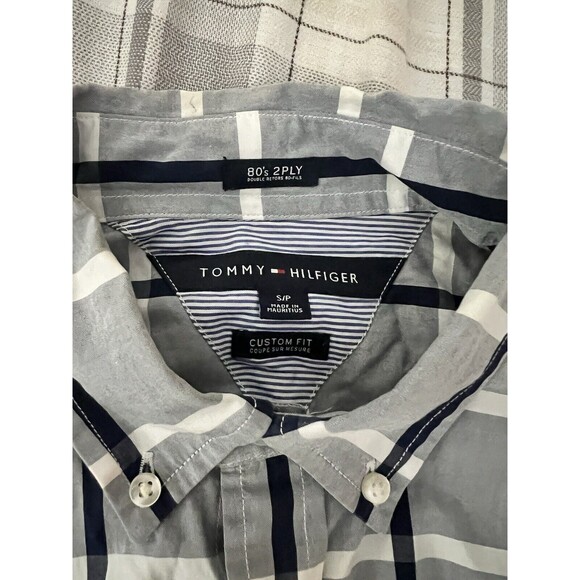 Tommy Hilfiger Shirt Men’s Small, Plaid Gray White Navy Custom Fit Striped - Picture 4 of 4